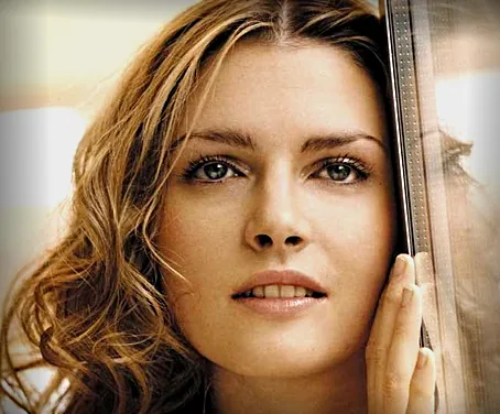 Elodie Frégé